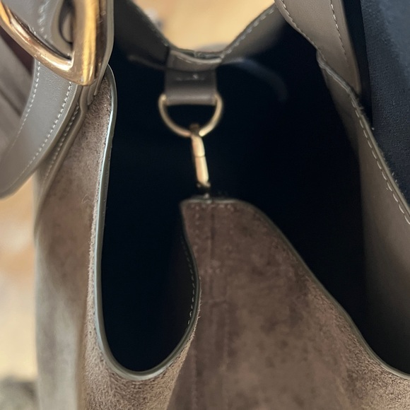 Old Navy Faux Vegan Suede Carrie Bucket Bag with Shoulder Crossbody Strap - New - Picture 10 of 10